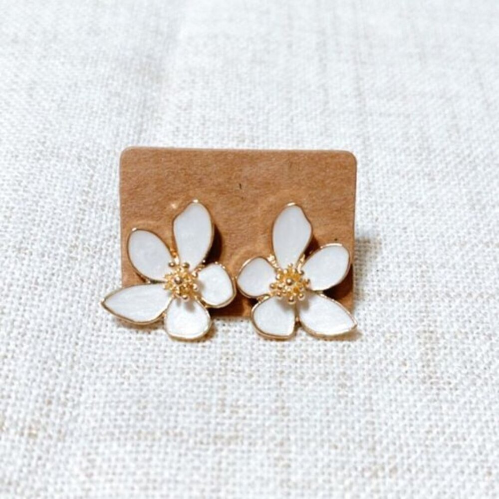 White flower stud earrings N176 - Picture 6 of 6